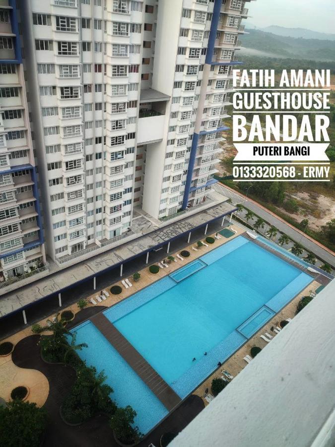Fatih Amani Guesthouse With Playstation Ps3 Kajang Exterior photo